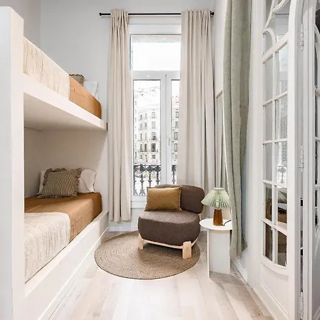 Elegant And Spacious Steps From Plaza Catalunya Apartment *