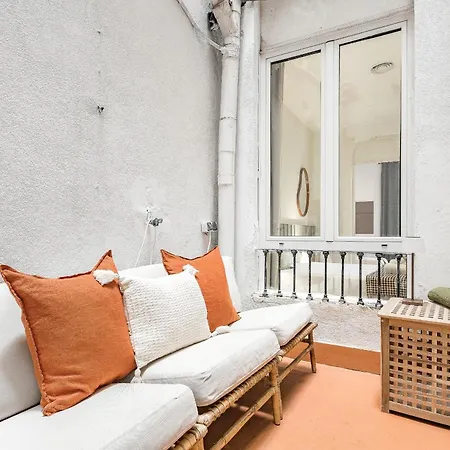 Elegant And Spacious Steps From Plaza Catalunya Barcelona